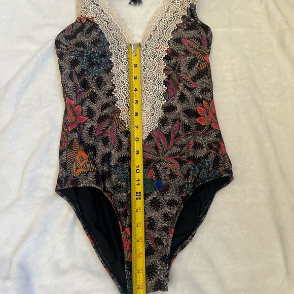 Allihop Anthropologie Lace Front Tropical Floral
Bathing Suit Size XS - Picture 6 of 8